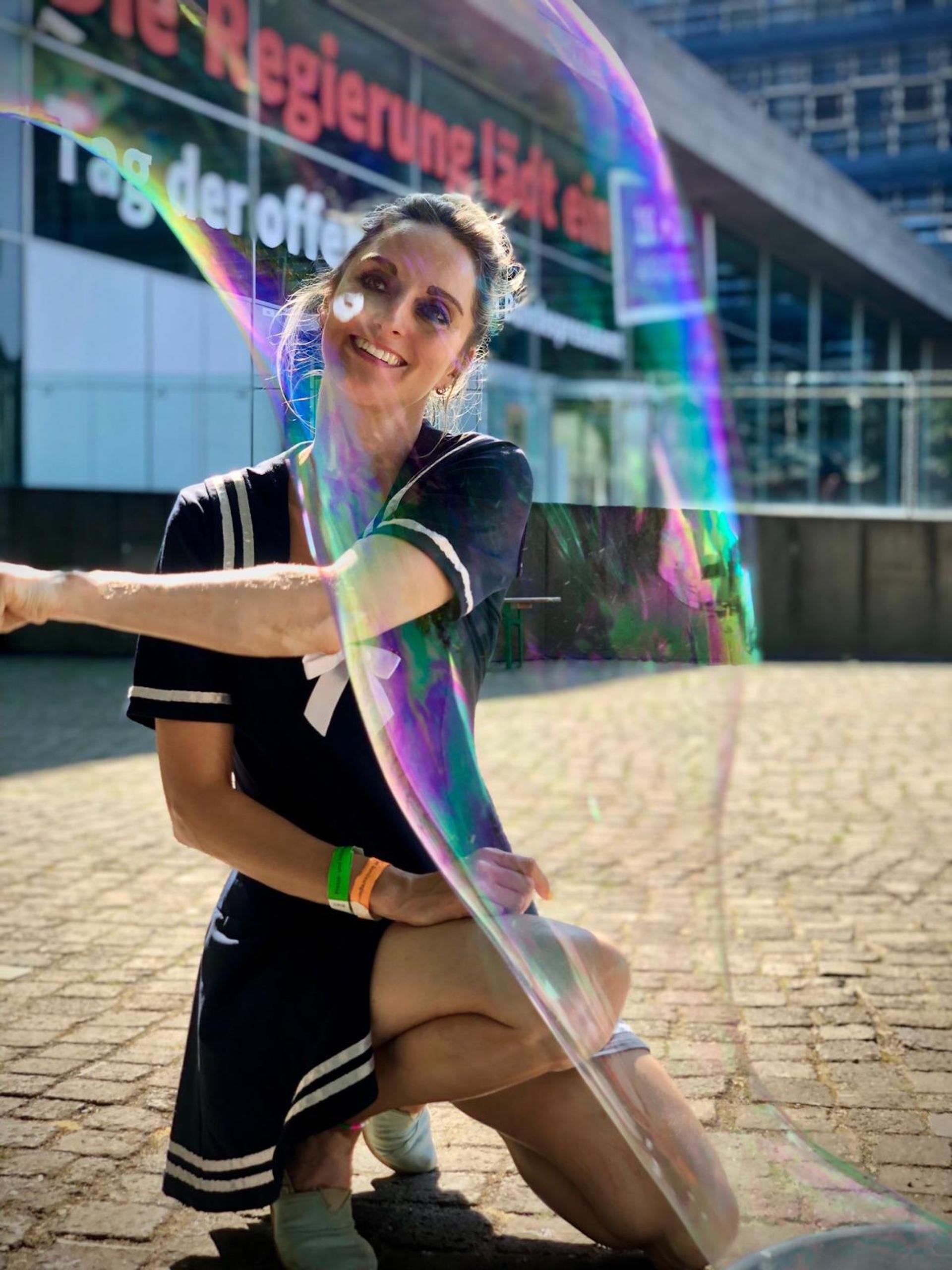 0fbc9335-a382-456d-a885-44b61bd3c3dc